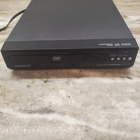 Magnavox DP100MW8B Progressive scan DVD player - Picture 2 of 7